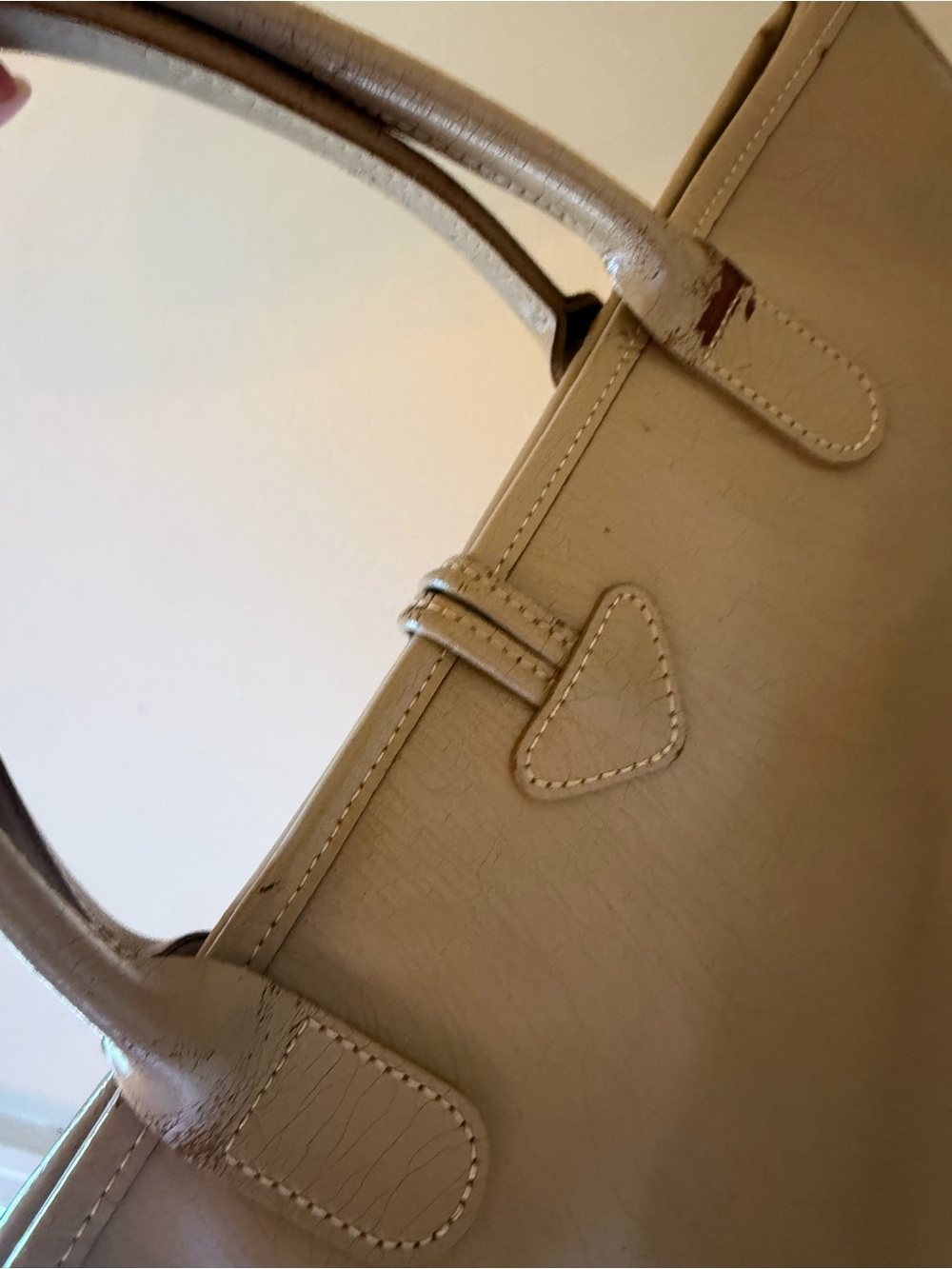 Vintage Longchamp Beige Leather Tote with Toggle Closure - Picture 6 of 16